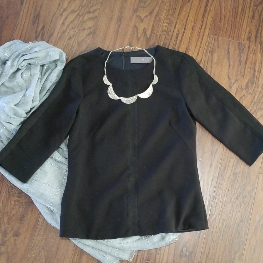 Chic black top